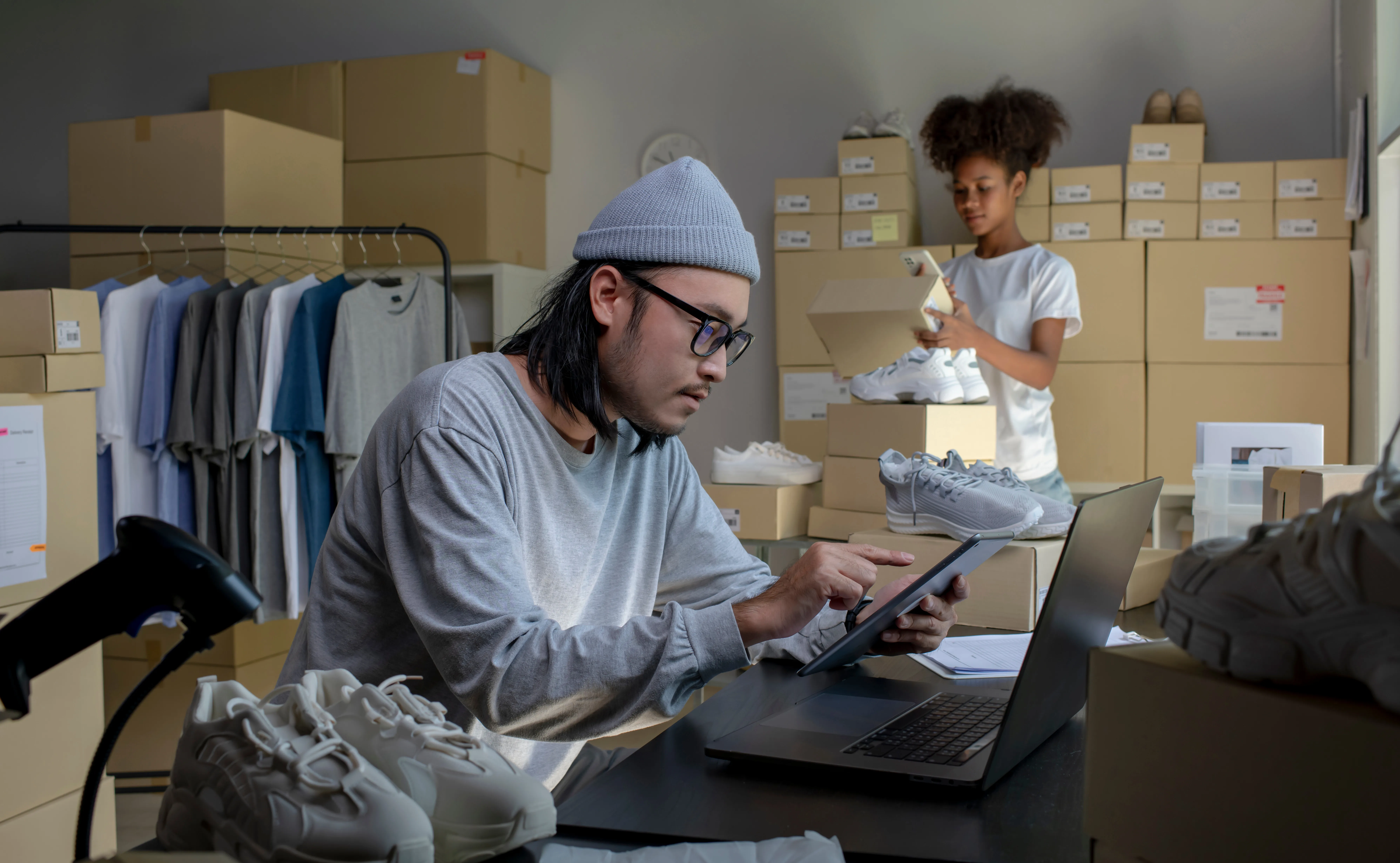 Dropshipping agent working with ecommerce inventory